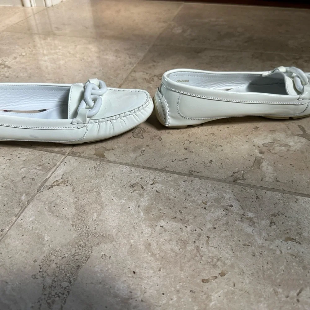 Burberry AUTHENTIC White patent leather, chain link loafer driver size 40.